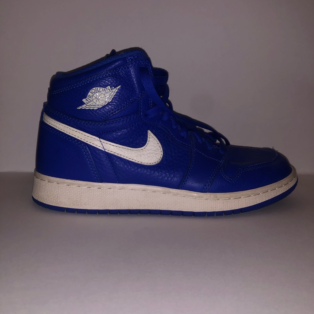 size 6y Nike Air Jordan 1s. Bright blue, only worn a couple times!